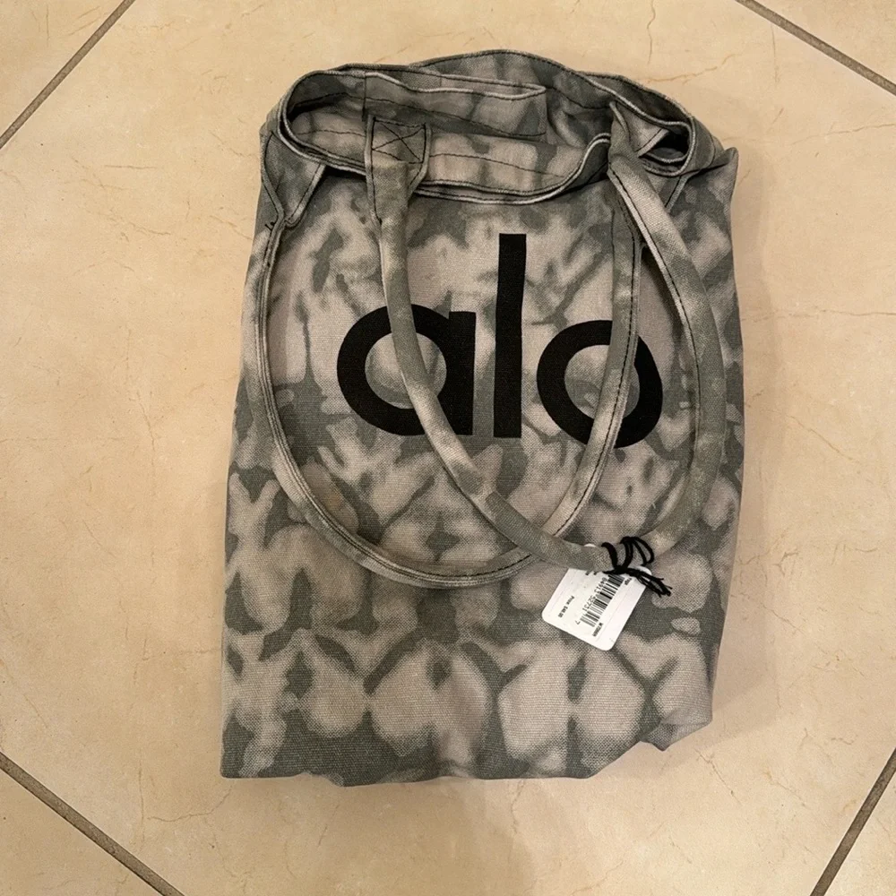 ALO Yoga Gray Tote Bag new - Picture 2 of 2